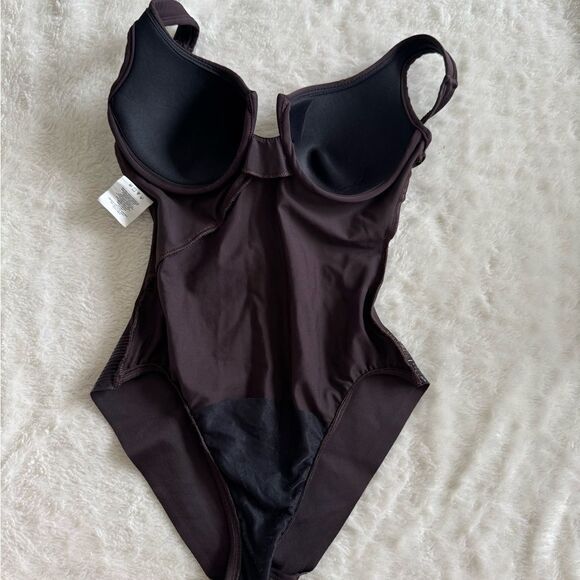 Miraclesuit Must Have Escape One-Piece Slimming Underwire Swimsuit Brown Sz 8 - Picture 8 of 9